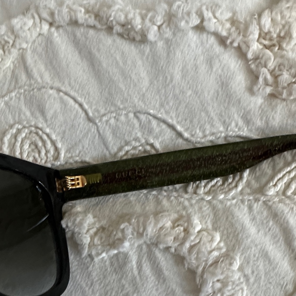 Authentic Gucci Black Sunglasses with Green and Red Accents - Picture 7 of 9